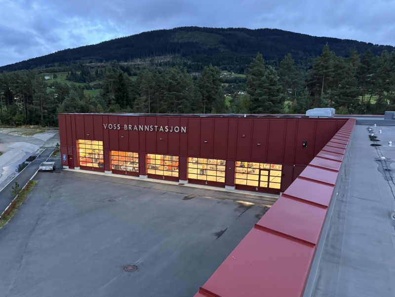 Klubben vitjar Voss Brannstasjon